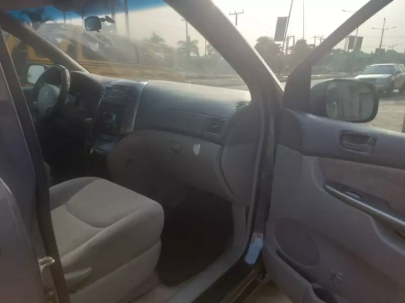 Toyota Sienna   - 2009