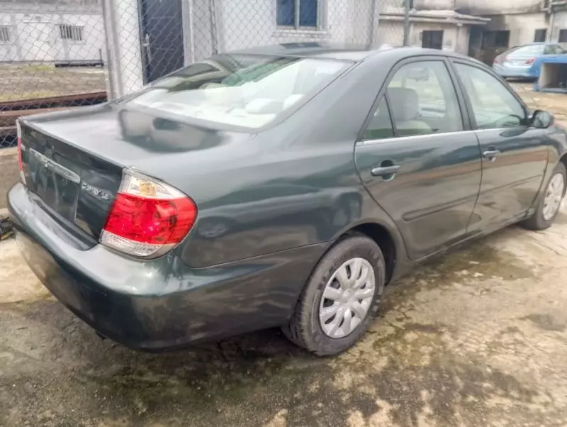 Toyota Camry   - 2005