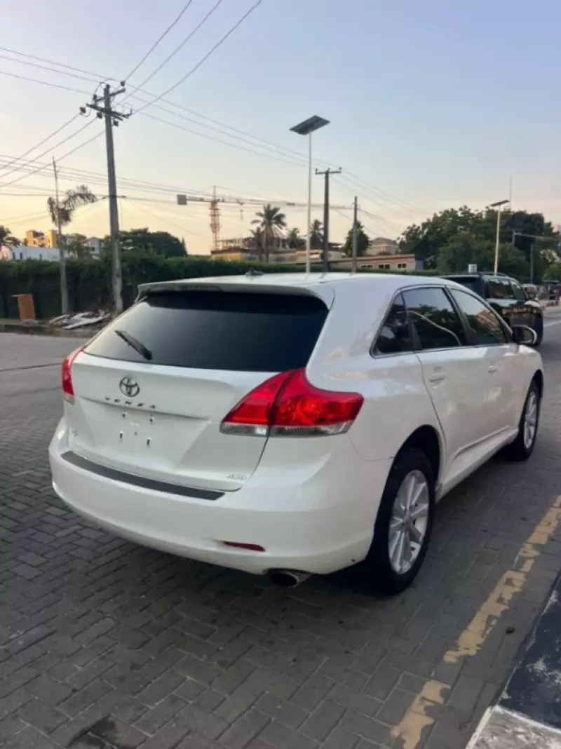 Toyota Venza   - 2012