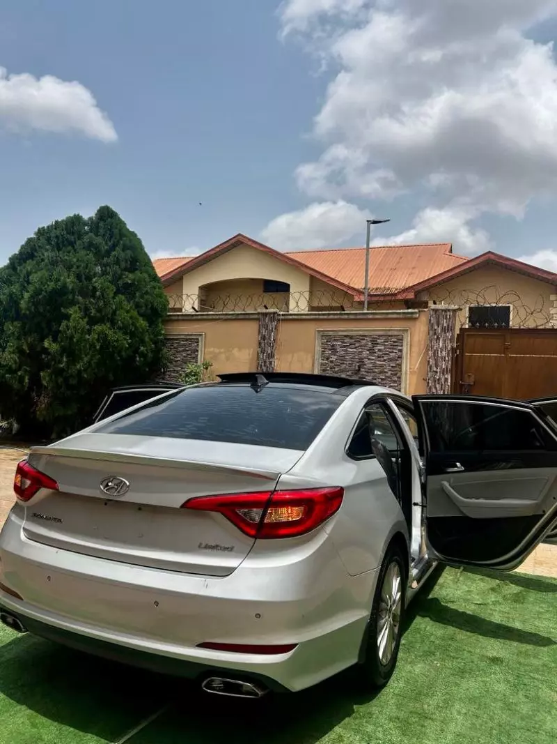Hyundai Sonata   - 2015