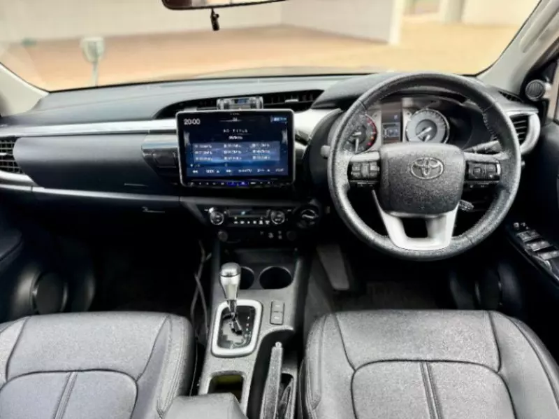 Toyota Hilux    - 2021