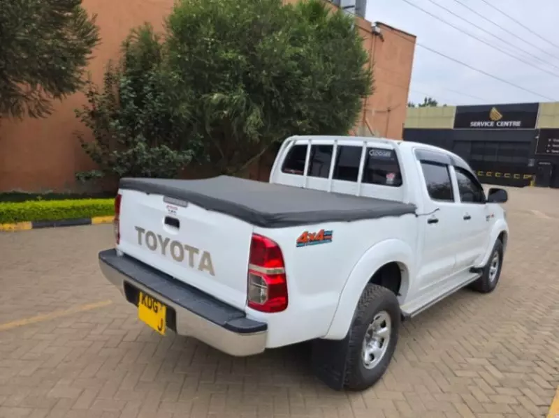 Toyota Hilux   - 2014