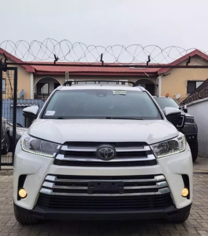 Toyota Highlander   - 2017