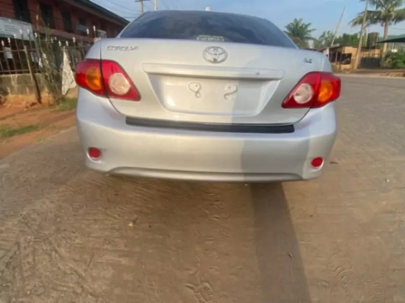 Toyota Corolla   - 2009