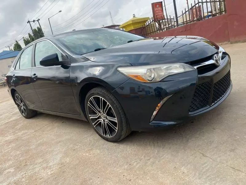 Toyota Camry   - 2016