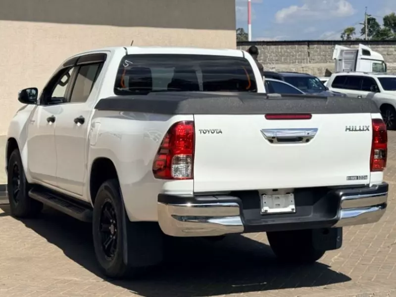 Toyota Hilux   - 2019