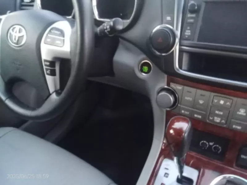Toyota Highlander   - 2013