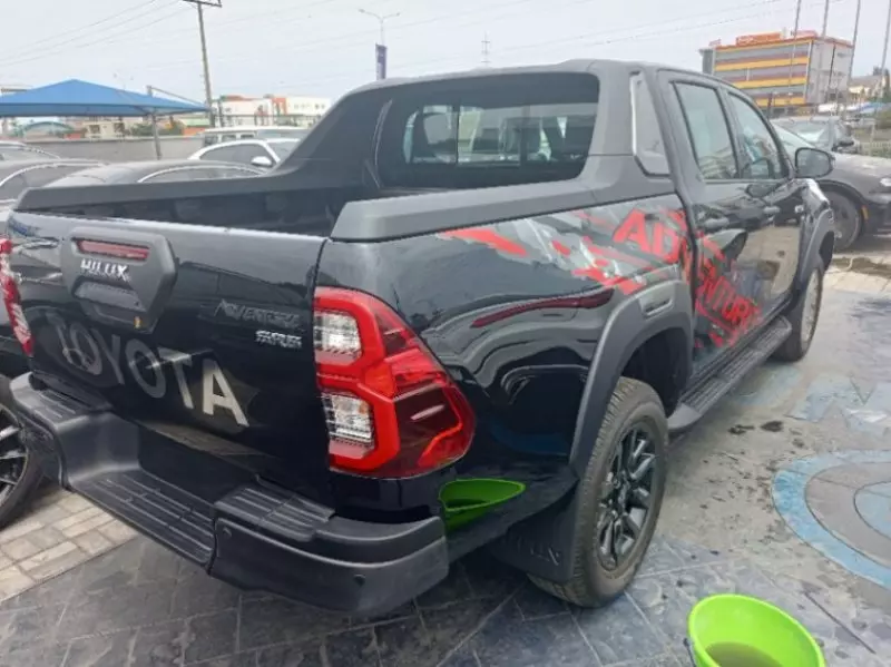Toyota Hilux   - 2025