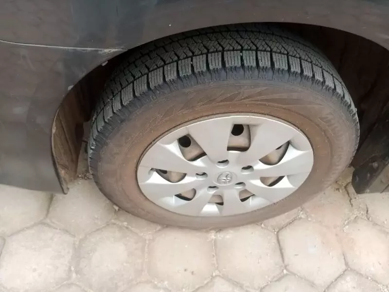 Toyota Noah   - 2012