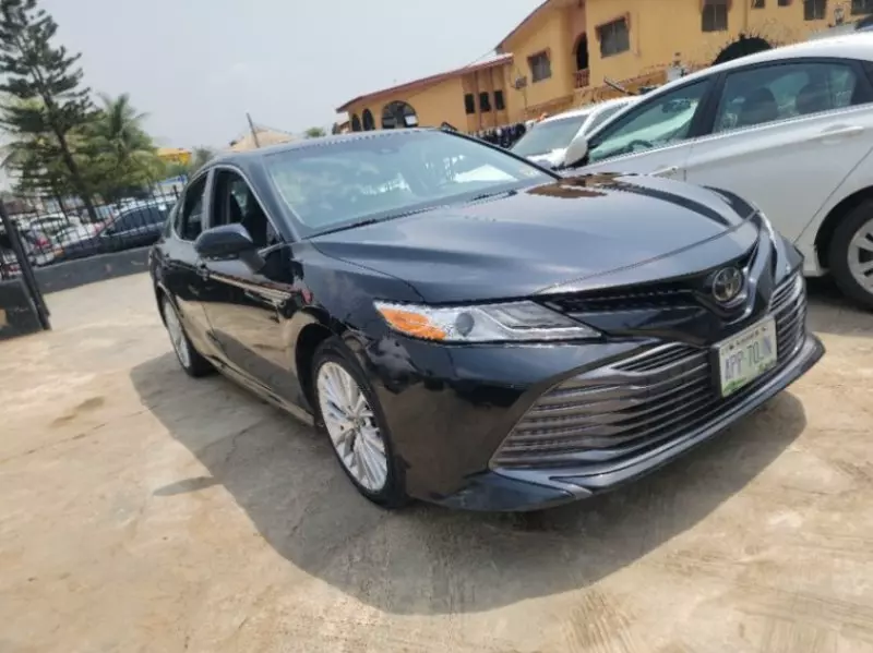 Toyota Camry   - 2018