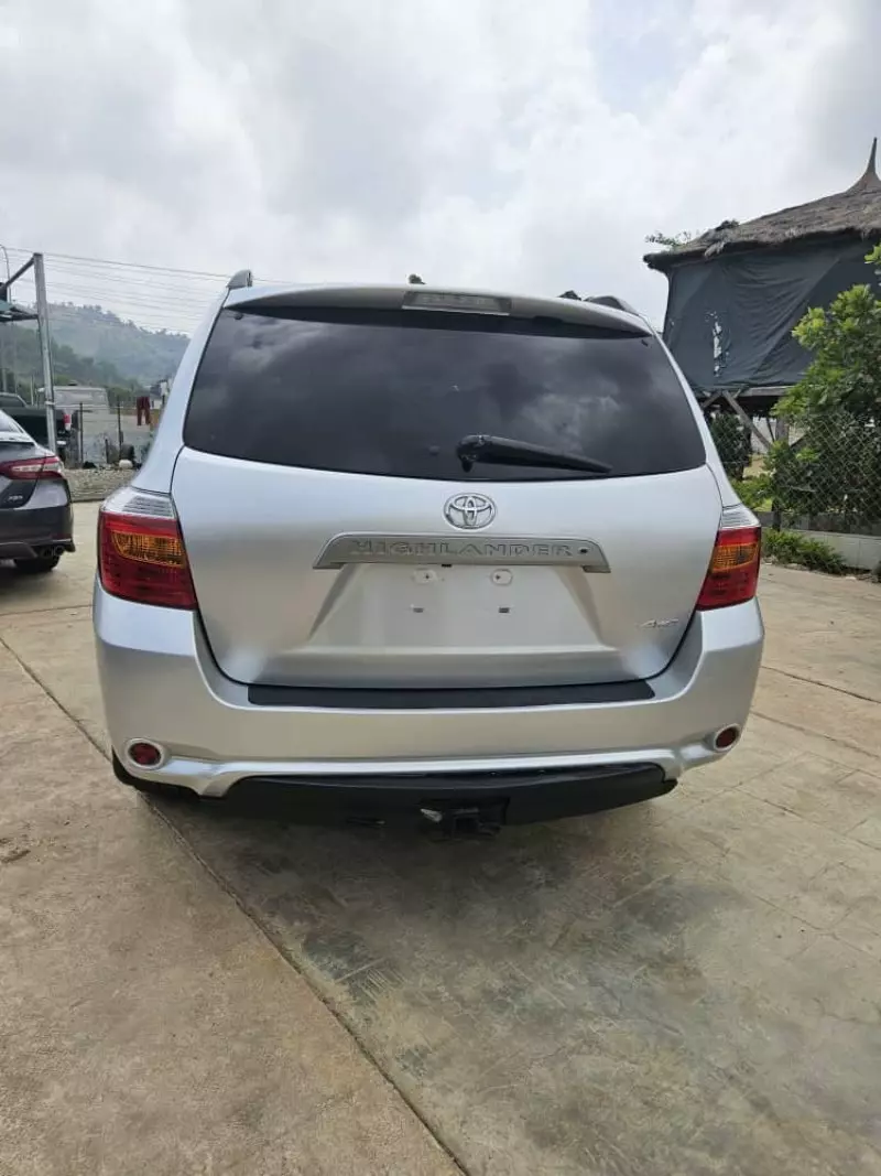Toyota Highlander   - 2010