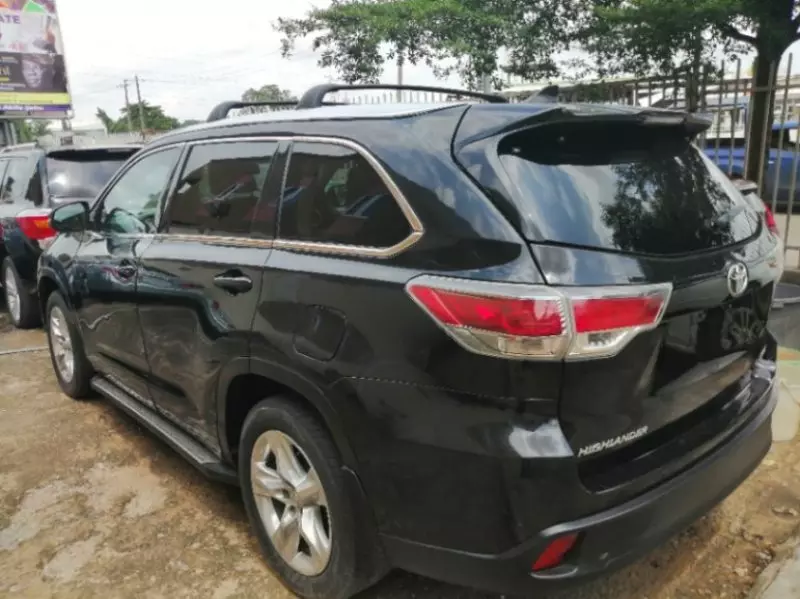 Toyota Highlander   - 2014