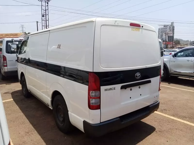 Toyota Hiace   - 2017