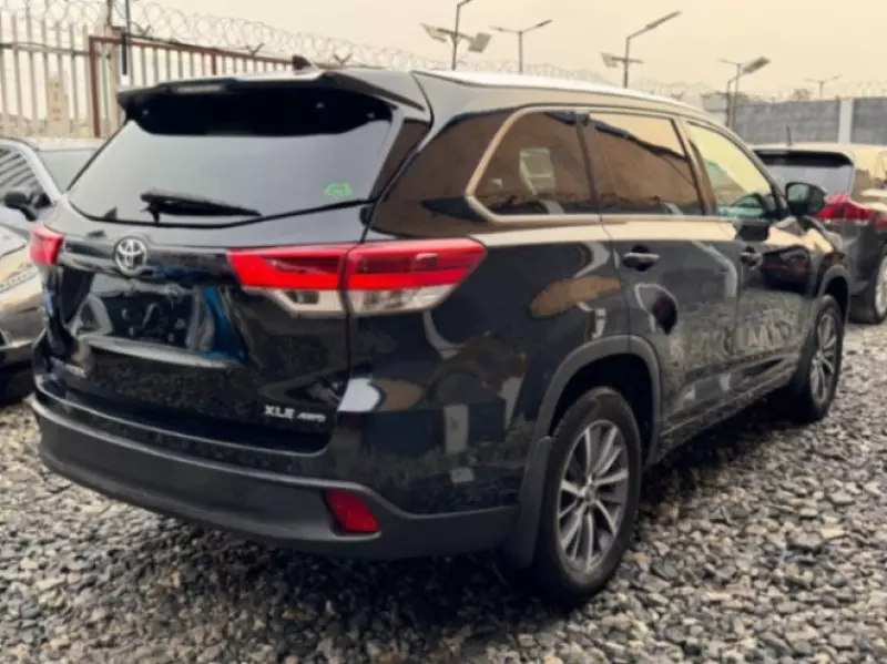 Toyota Highlander   - 2017