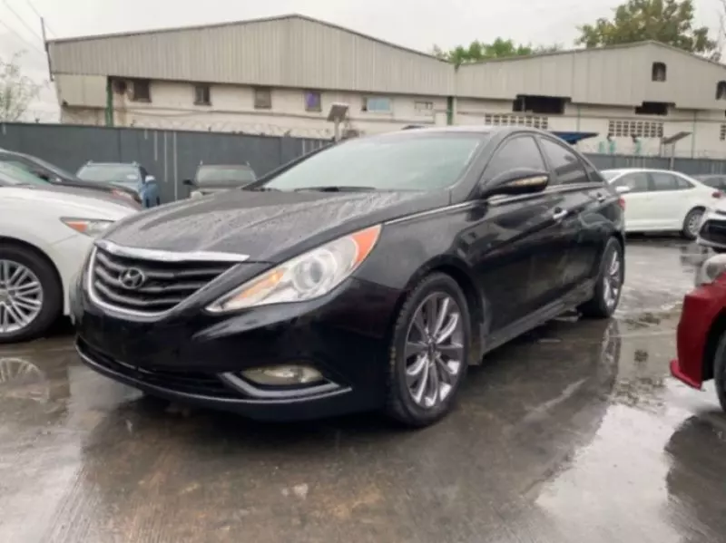 Hyundai Sonata   - 2012