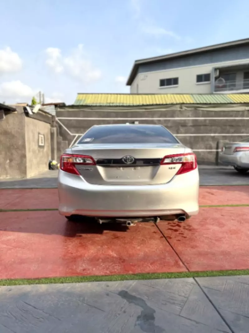 Toyota Camry   - 2014