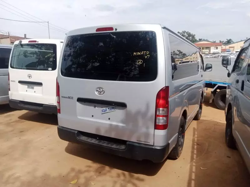 Toyota Hiace   - 2013