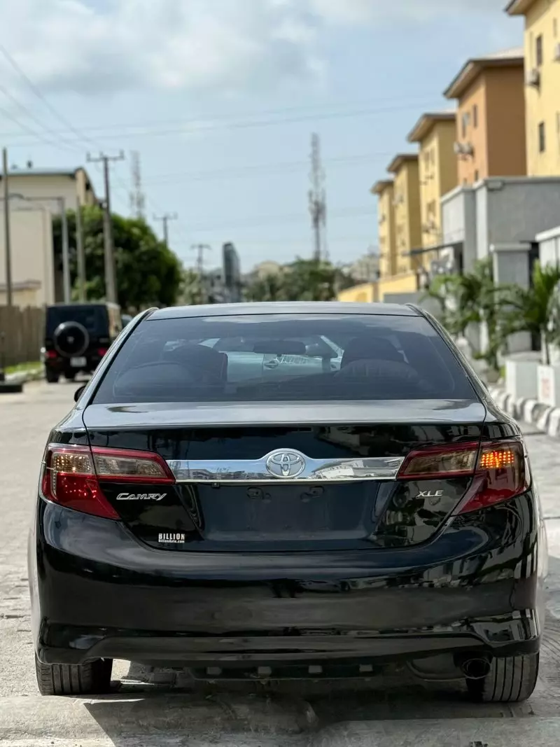 Toyota Camry   - 2012