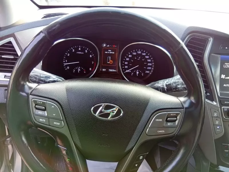 Hyundai Santa Fe   - 2017