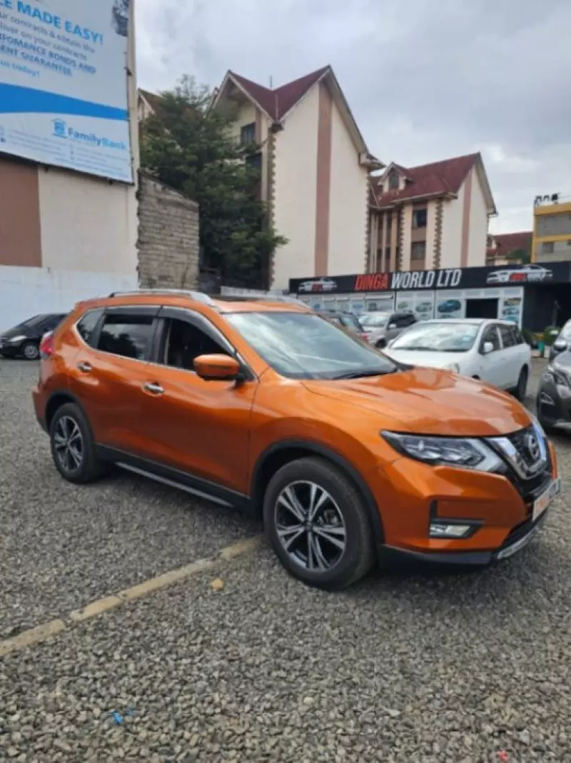 Nissan EXTRAIL HYBRID   - 2017