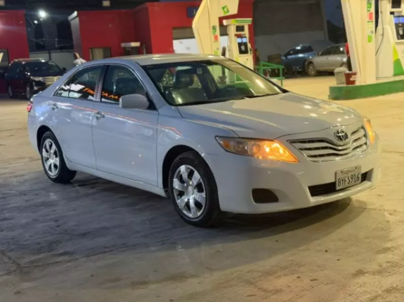 Toyota Camry   - 2011