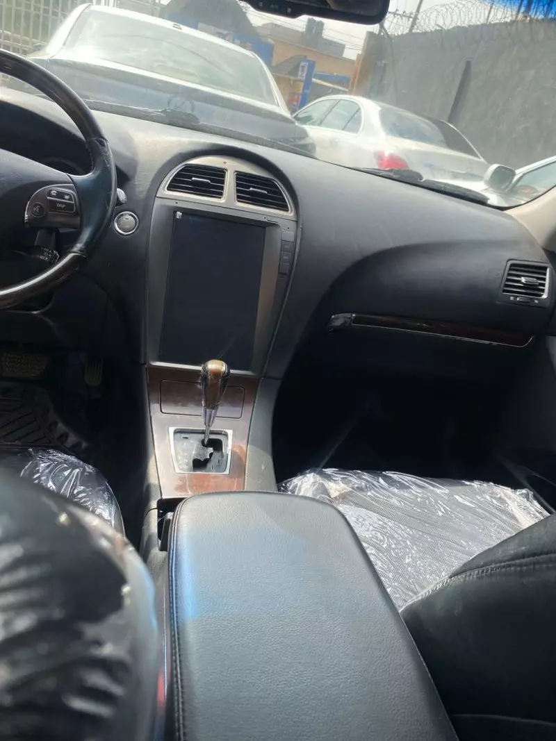 Lexus ES 350   - 2010