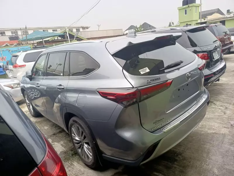 Toyota Highlander - 2021