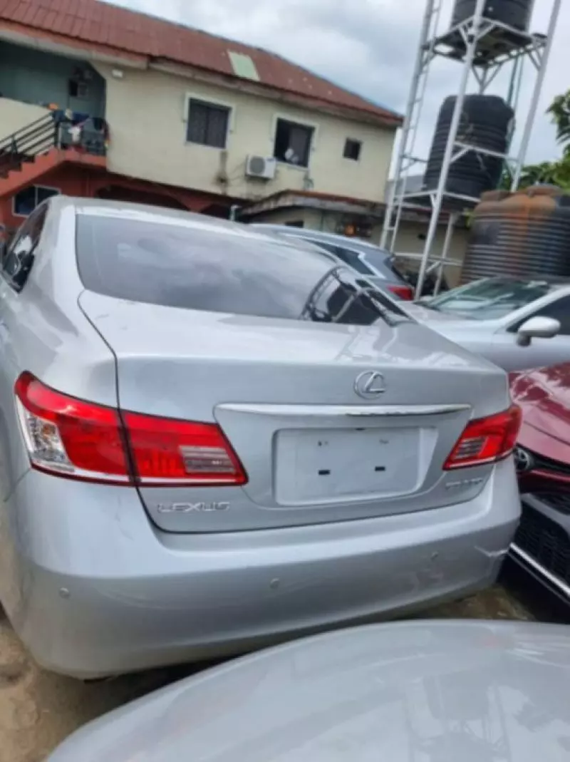 Lexus ES 350   - 2011