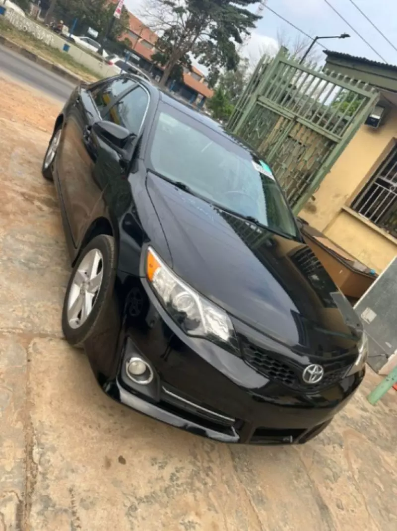 Toyota Camry   - 2012