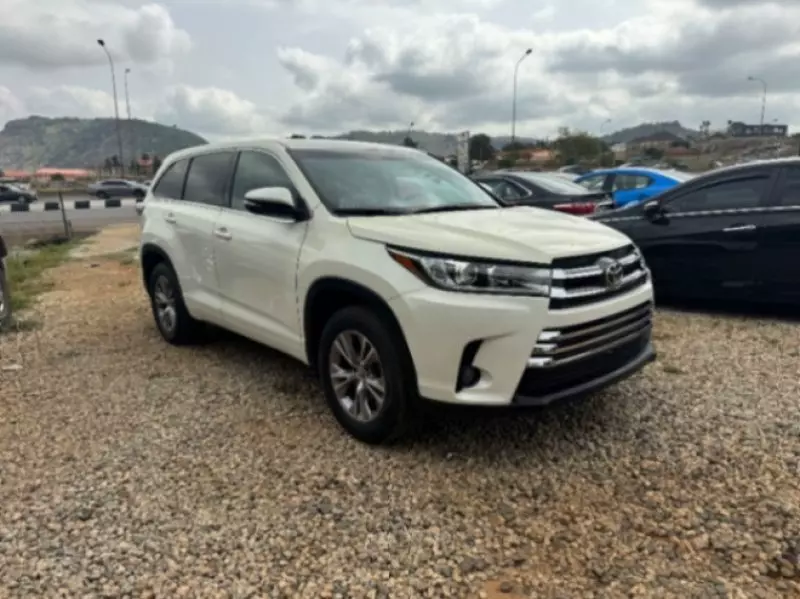 Toyota Highlander   - 2016