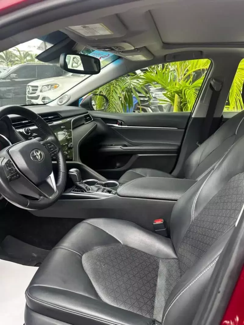 Toyota Camry   - 2018