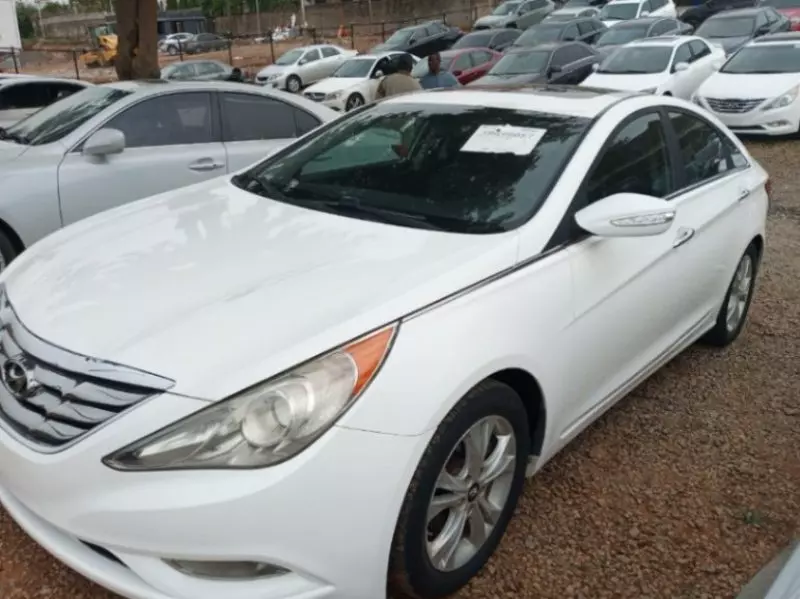 Hyundai Sonata   - 2012