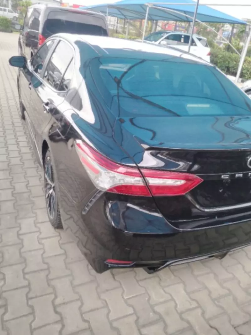 Toyota Camry   - 2018