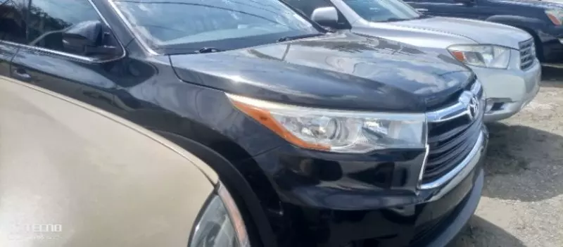 Toyota Highlander   - 2016