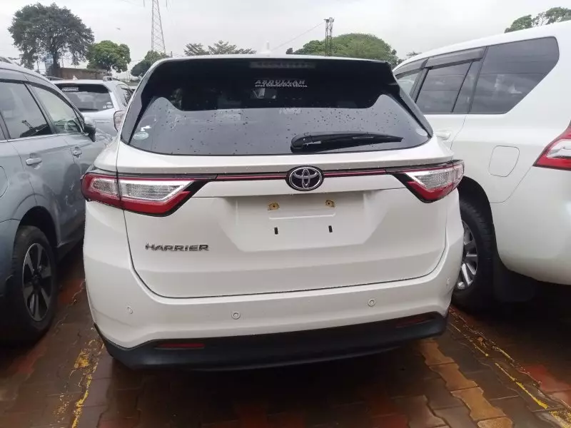 Toyota Harrier   - 2016