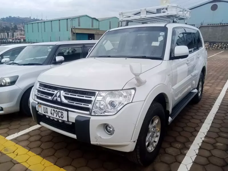 Mitsubishi Pajero   - 2010