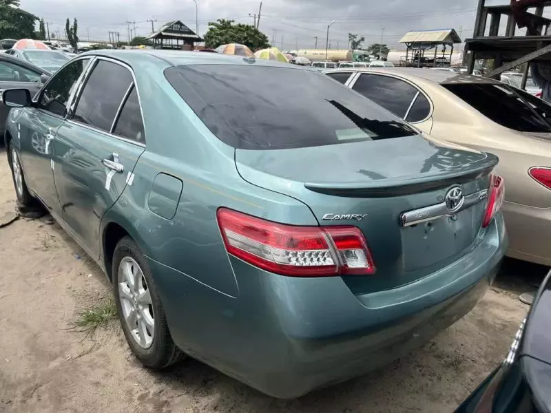 Toyota Camry   - 2011
