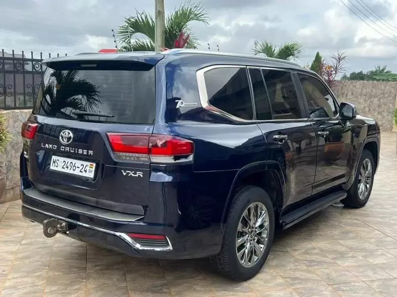Toyota Land Cruiser VX   - 2021