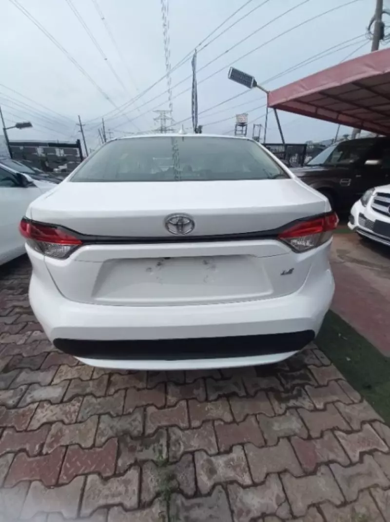 Toyota Camry   - 2019