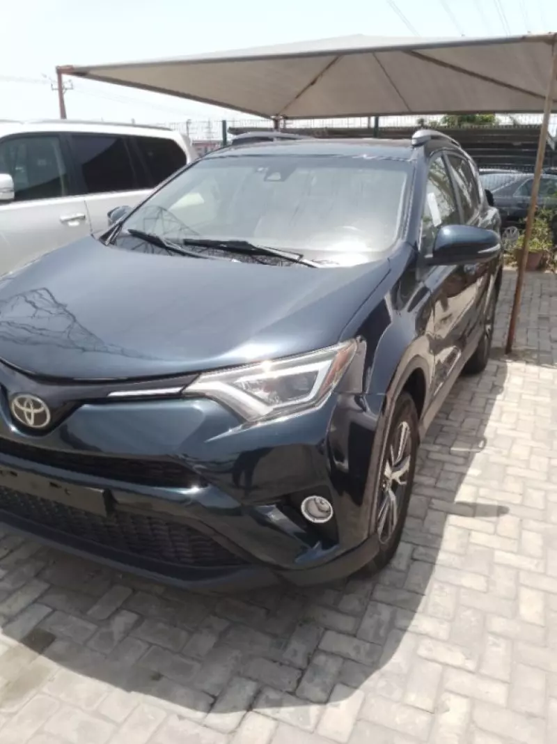 Toyota RAV 4   - 2017