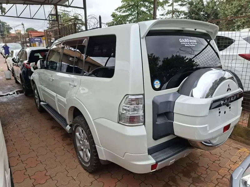 Mitsubishi Pajero Sport   - 2013