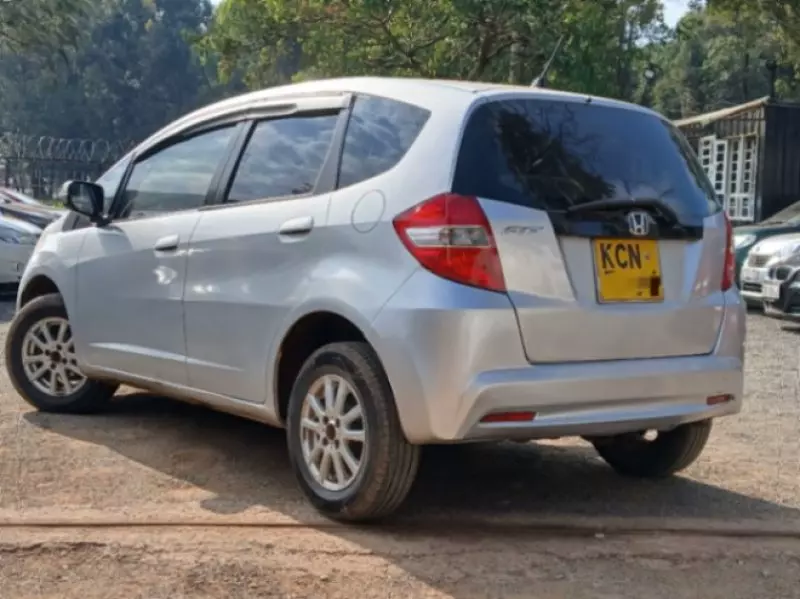 Honda Fit   - 2010