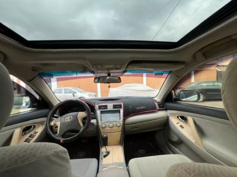 Toyota Camry   - 2010