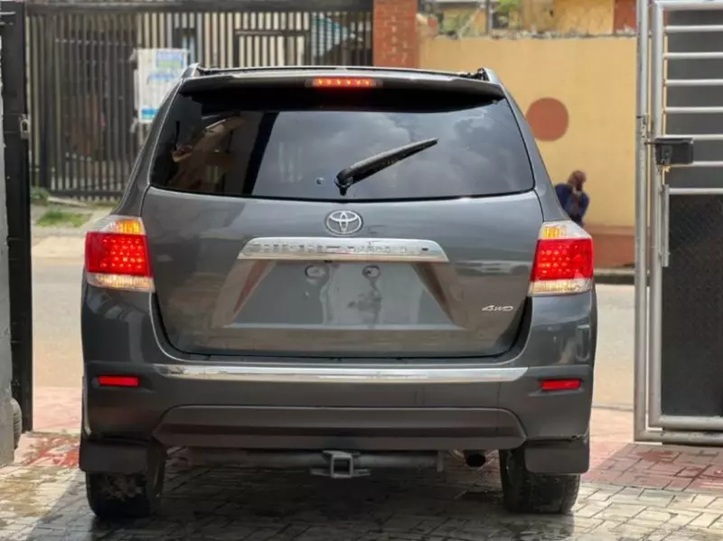 Toyota Highlander   - 2012