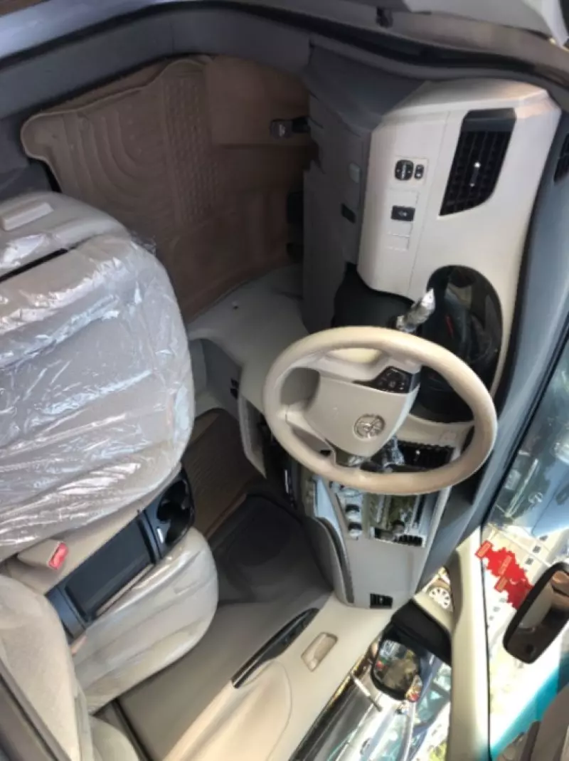 Toyota Sienna   - 2011