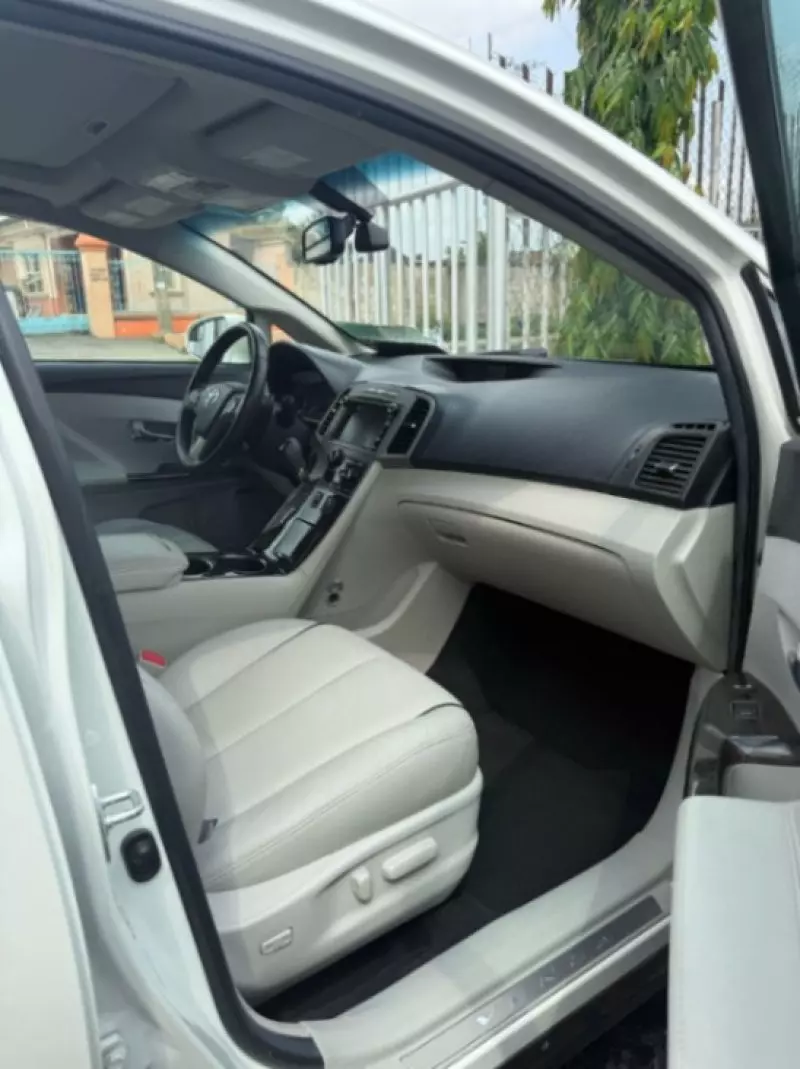Toyota Venza   - 2013