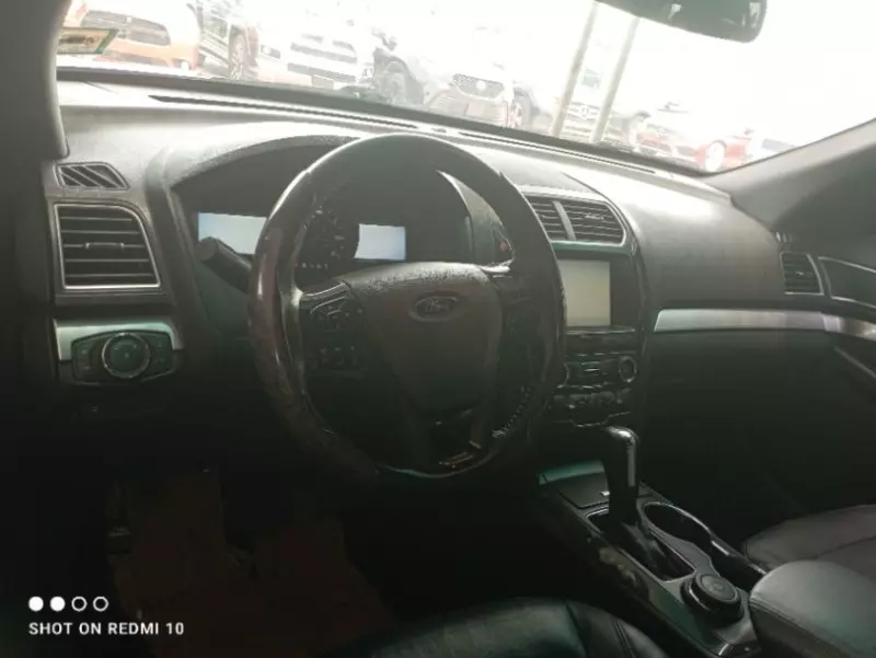 Ford Explorer   - 2016