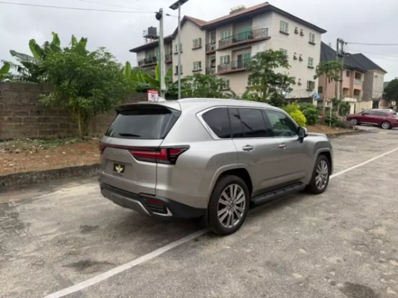 Lexus LX 600   - 2023
