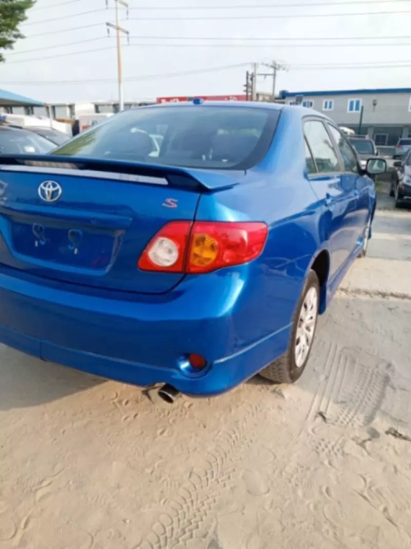 Toyota Corolla   - 2009