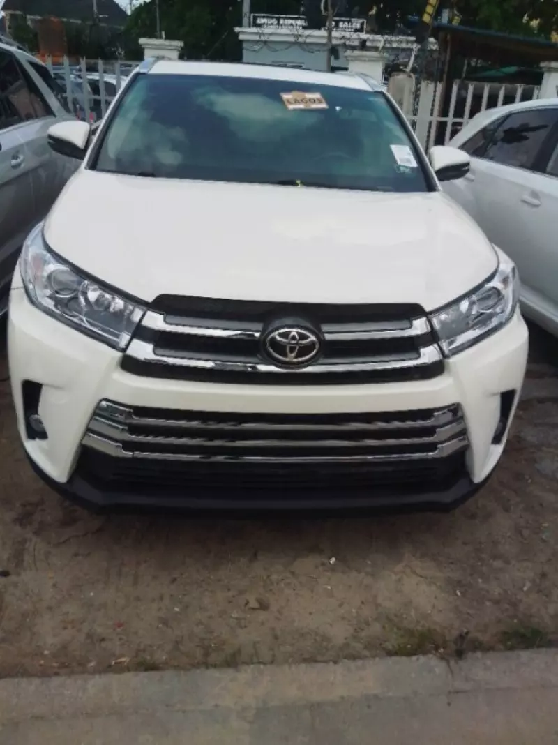 Toyota Highlander   - 2016